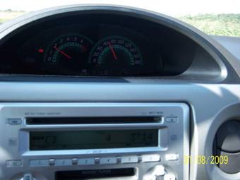 2004 Toyota Porte Images