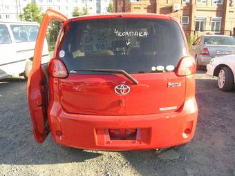 2004 Toyota Porte Pictures
