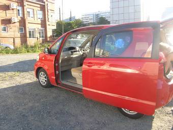 2004 Toyota Porte Photos
