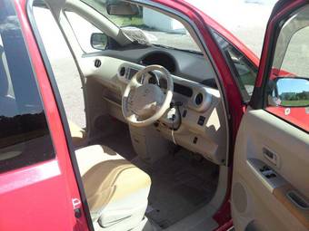 2004 Toyota Porte Pictures