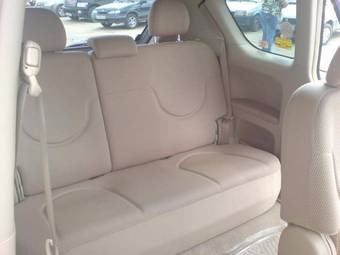 2004 Toyota Porte Pictures