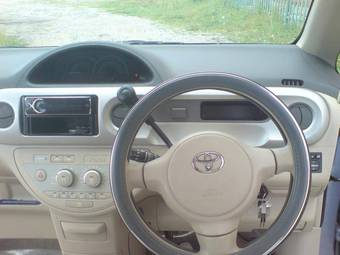 2004 Toyota Porte Pictures