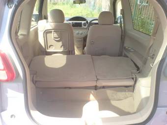 2004 Toyota Porte Images