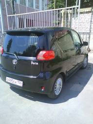 2004 Toyota Porte Pictures