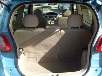 2004 Toyota Porte Pictures