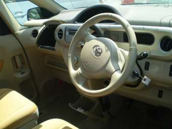 2005 Toyota Porte Photos