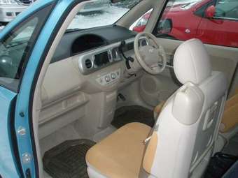 2005 Toyota Porte Photos