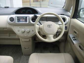 2005 Toyota Porte Images