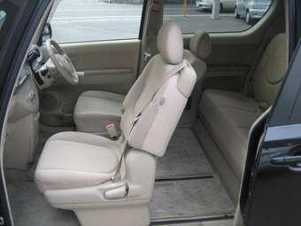 2005 Toyota Porte Pictures