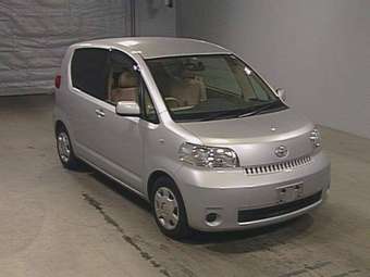 2005 Toyota Porte Pictures