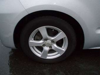2005 Toyota Porte Pictures
