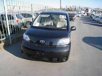 2005 Toyota Porte Photos