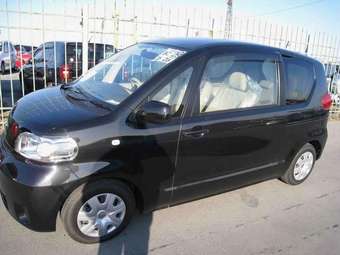 2005 Toyota Porte Photos