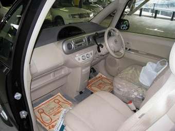 2005 Toyota Porte Images