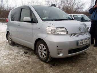 2005 Toyota Porte Pics