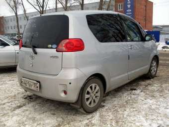 2005 Toyota Porte Pictures