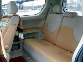 2005 Toyota Porte Photos