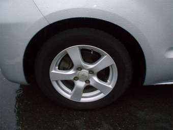 2005 Toyota Porte Pictures
