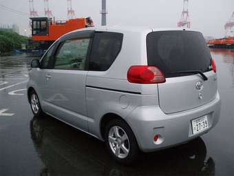 2005 Toyota Porte Photos