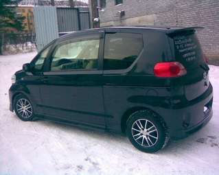 2005 Toyota Porte Pics