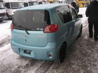2005 Toyota Porte Pictures