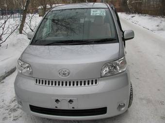 2005 Toyota Porte Photos