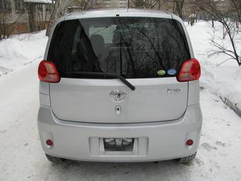 2005 Toyota Porte Pictures