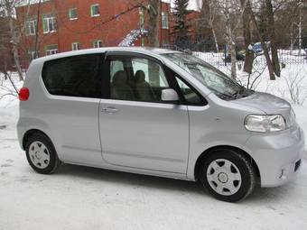 2005 Toyota Porte Photos