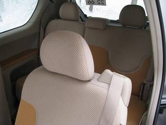 2005 Toyota Porte Images