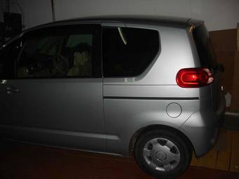 2005 Toyota Porte Pics