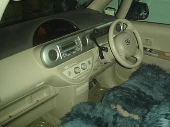 2005 Toyota Porte Photos