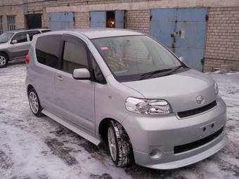 2005 Toyota Porte Pictures