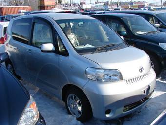 2005 Toyota Porte Pics