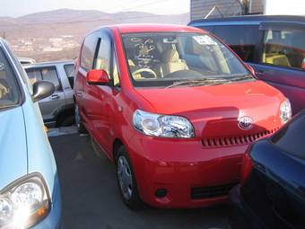 2005 Toyota Porte Pictures