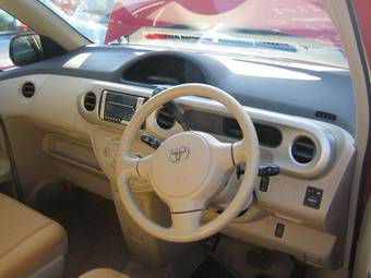 2005 Toyota Porte Photos