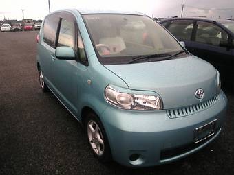 2005 Toyota Porte Pictures