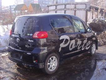 2005 Toyota Porte Pictures