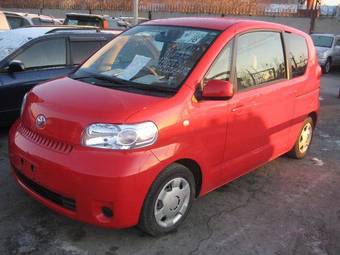 2005 Toyota Porte Pictures