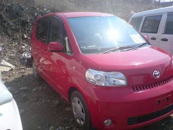 2005 Toyota Porte Photos