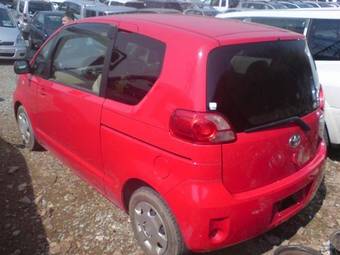 2005 Toyota Porte Pictures