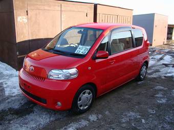 2005 Toyota Porte Pictures