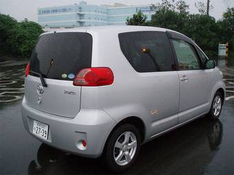 2005 Toyota Porte Pictures