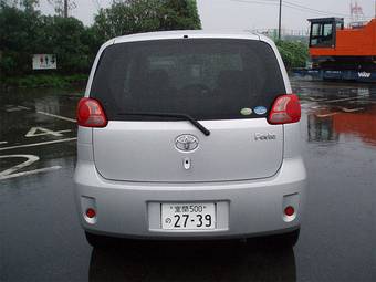 2005 Toyota Porte Pictures