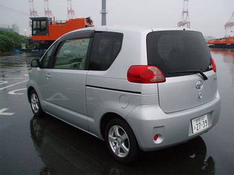 2005 Toyota Porte Photos
