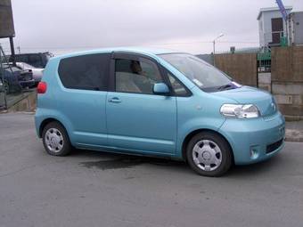 2005 Toyota Porte Photos
