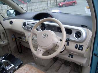2005 Toyota Porte Pictures