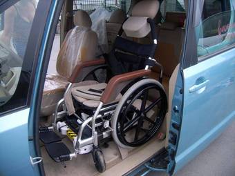 2005 Toyota Porte Photos