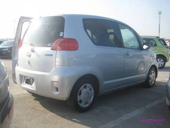 2005 Toyota Porte Pictures