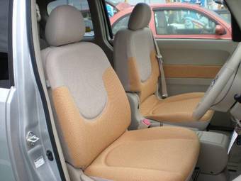 2005 Toyota Porte Photos