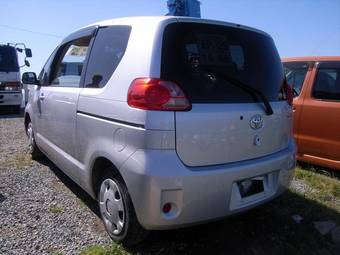 2005 Toyota Porte Pictures